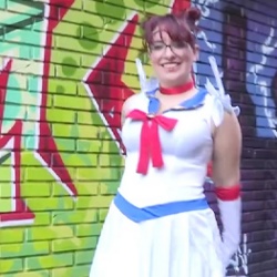 Eva, Sailor Moon Nerd, looking for a loser to fuck him.