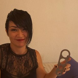 Alexia, a divorced chick that looks for 18yo boys wit A GOOD COCK. She's got her own 'cock caliber'!