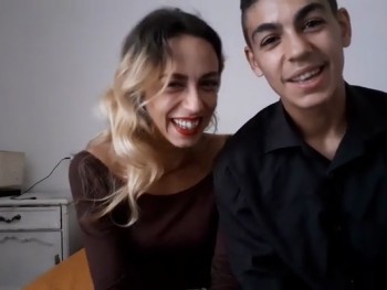 Eva y Kevin, (chico trans en proceso de cambio) quieren que veamos cómo se lo montan. PepePorn.com